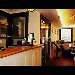 Hotel Omega